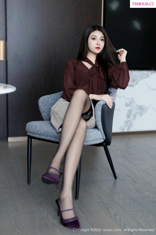   [XiuRen]高清写真图 2025.02.11 No.9868 初梦瑶 黑丝美腿第3张图片